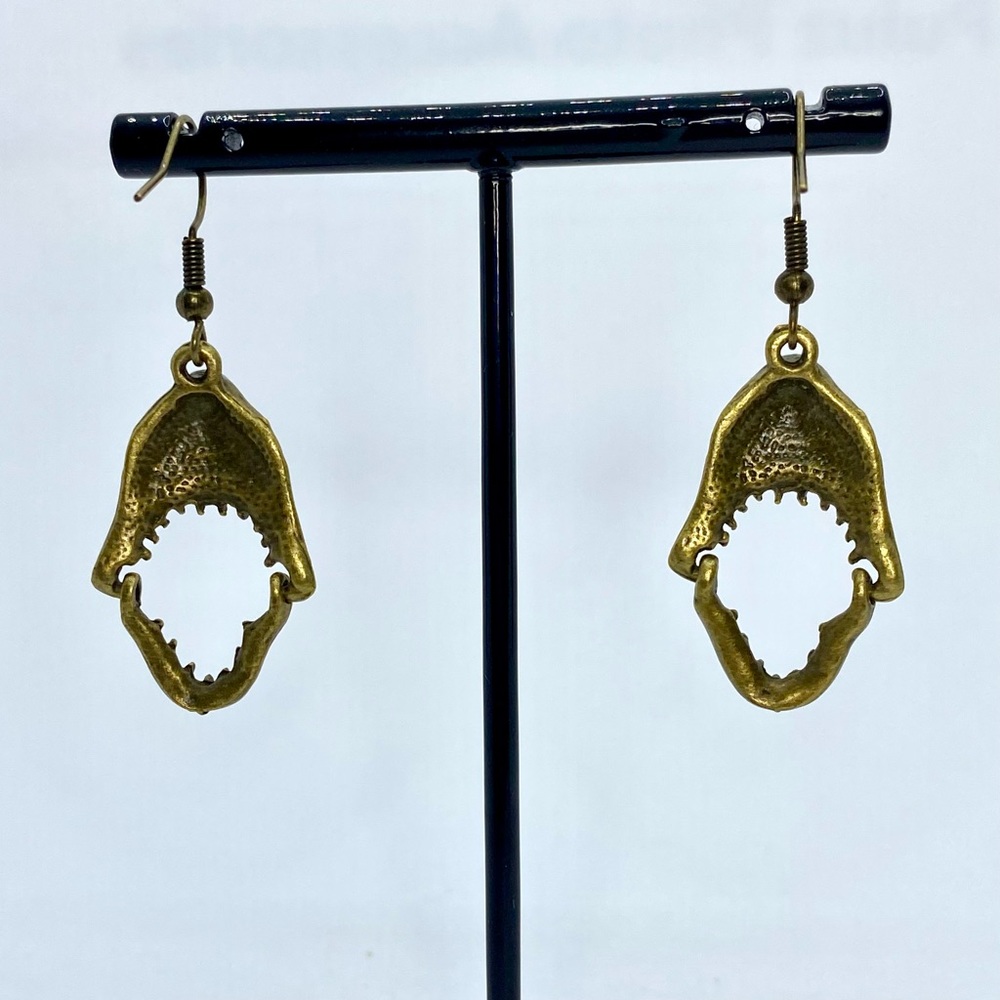 Shark earrings with moving jaw - Picture 3 of 5